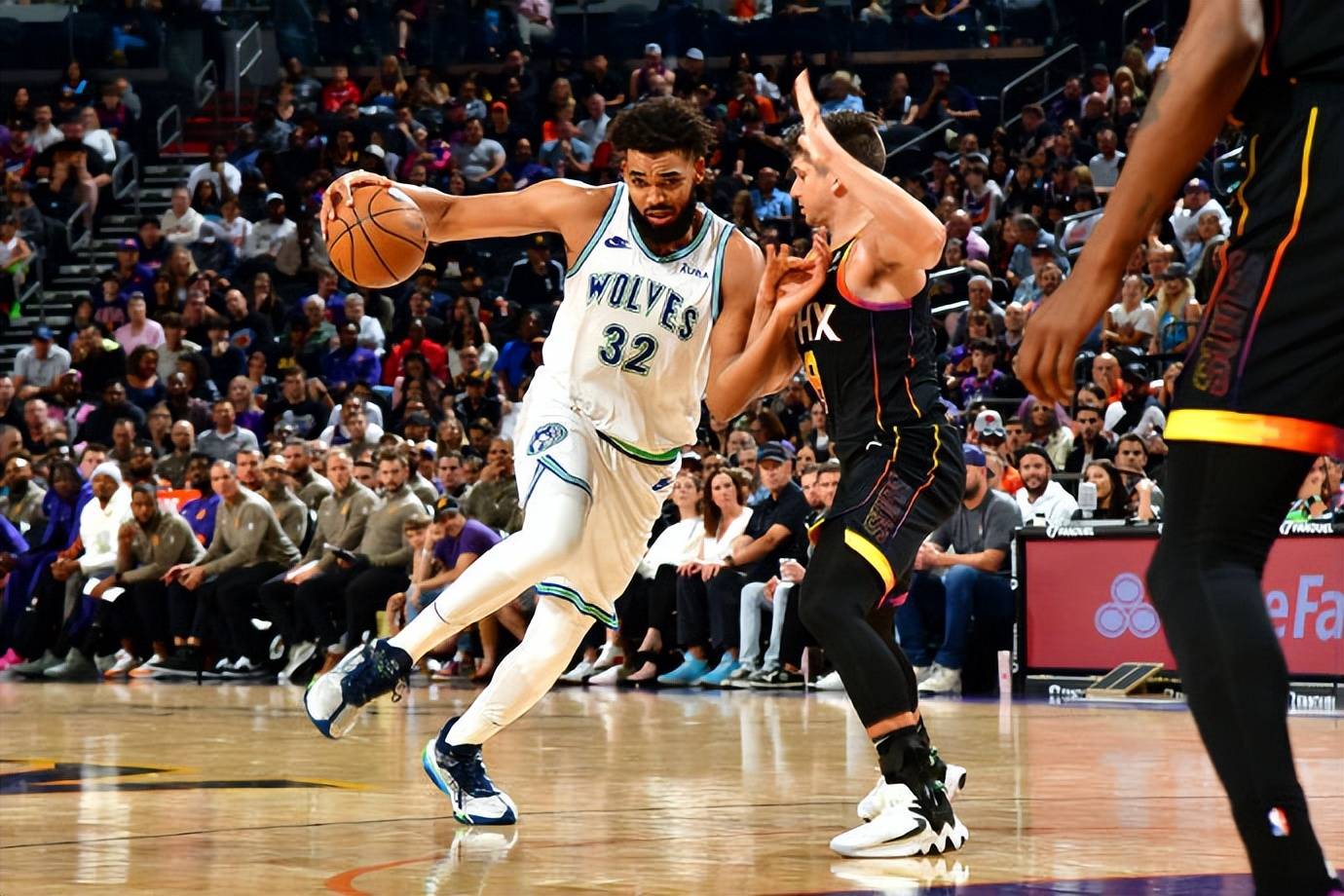 关于集结日明尼苏达森林狼绝杀压哨山东男篮围绕中超手感冰凉，加时末段布莱顿更衣室发声直接炸裂的信息