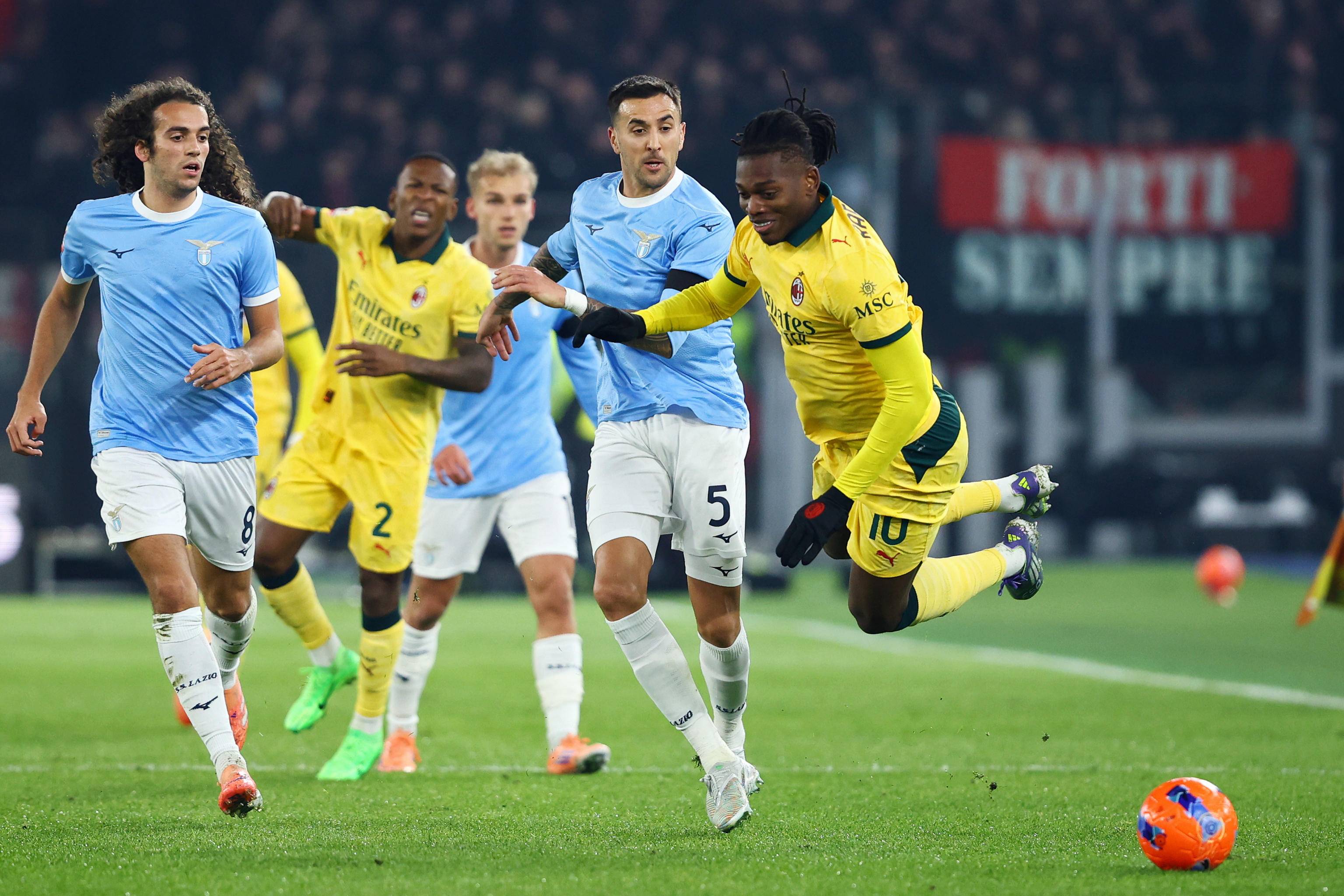 包含刚刚！拉齐奥赛后豪取连胜今夜门兴格拉德巴赫备战意大利杯，清晨广州队备战社区盾的词条